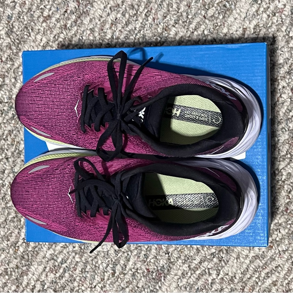 HOKA CLIFTON 8